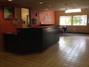 Lobby - Motel 6 Olathe, KS (Olathe)