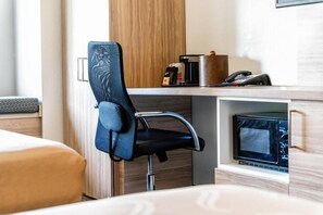 Premium bedding, laptop workspace, iron/ironing board, free WiFi - Baymont by Wyndham Chandler I-10 (Chandler)