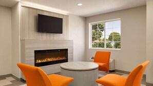 Lobby - Microtel Inn & Suites By Wyndham Raleigh (Raleigh)