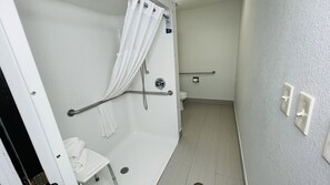 Room, 2 Queen Beds, Accessible, Non Smoking | Bathroom | Free toiletries, hair dryer, towels, soap - Microtel Inn & Suites by Wyndham Tuscaloosa East (Cottondale)