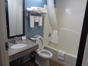 Combined shower/bathtub, hair dryer, towels