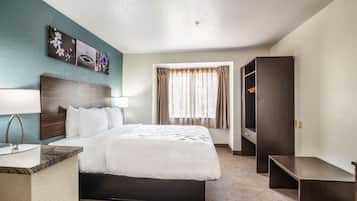 Schreibtisch, Verdunkelungsvorhänge, schallisolierte Zimmer