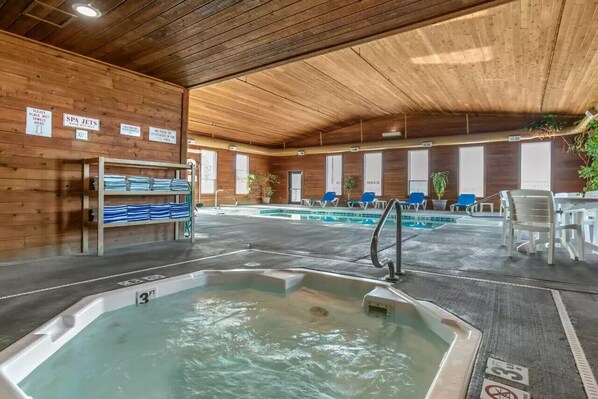 Indoor spa tub