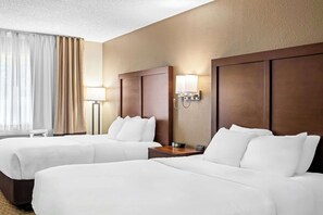 Kahden hengen huone, 2 keskisuurta parisänkyä, tupakointi kielletty | Pimennysverhot, silitysrauta/-lauta, ilmaiset vauvansängyt