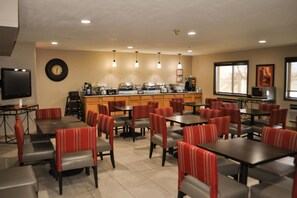 Free buffet breakfast - Comfort Inn Worland Hwy 16 to Yellowstone (Worland)
