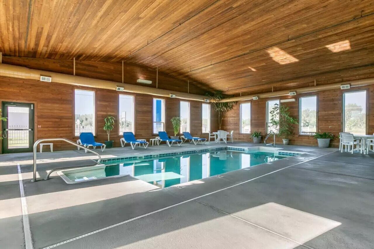 indoor pool, open 8:00 am to 10:00 pm, pool loungers