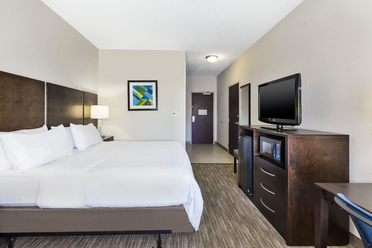 In-room safe, desk, iron/ironing board, free cots/infant beds