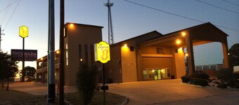 Super 8 by Wyndham Bastrop TX
