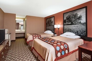 Escritorio, cortinas blackout, tabla de planchar con plancha y cunas