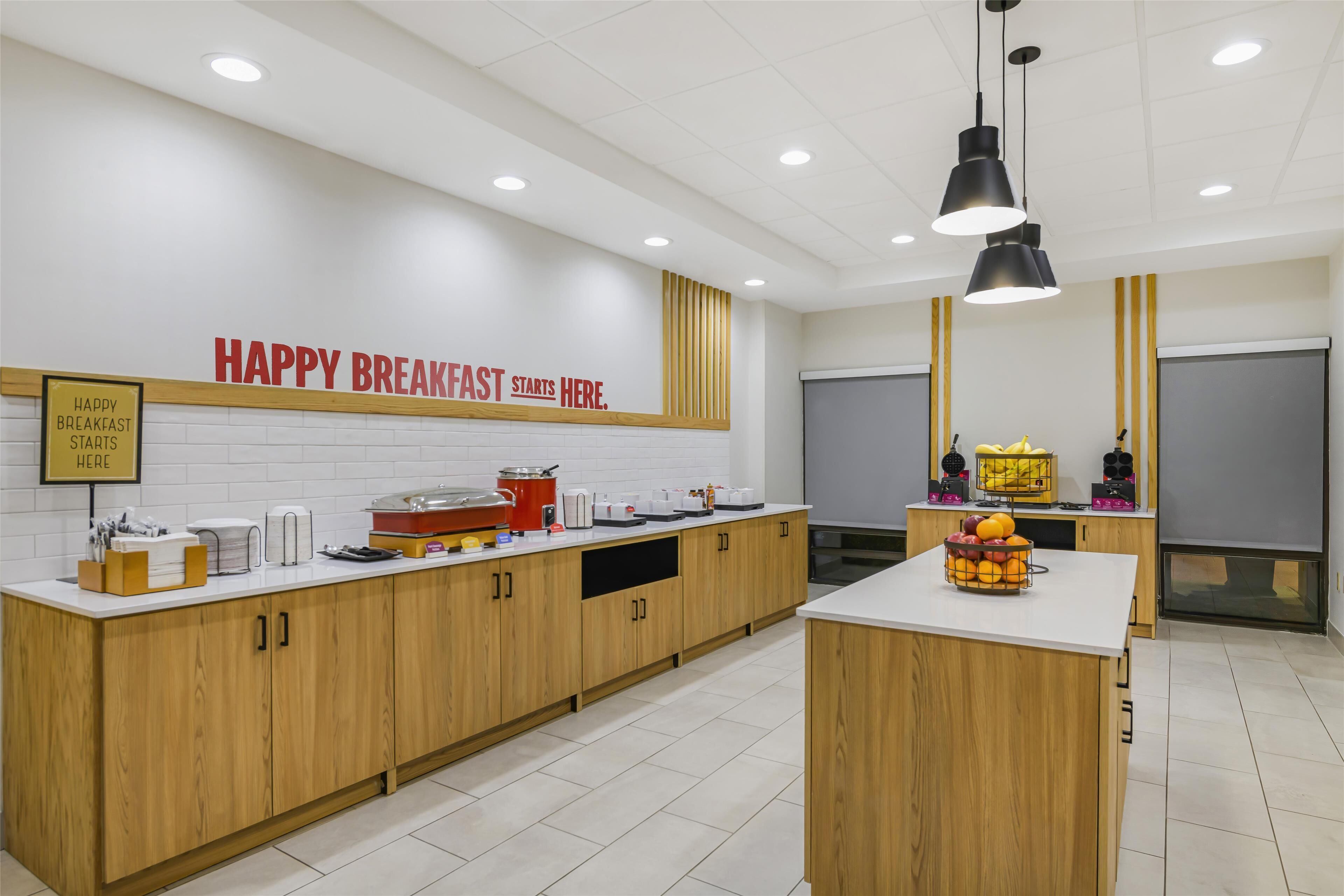 بوفيه فطور مجانًا يوميًا