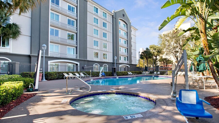 La Quinta Inn & Suites by Wyndham Ft. Lauderdale Airport