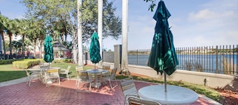 La Quinta Inn & Suites by Wyndham Ft. Lauderdale Airport