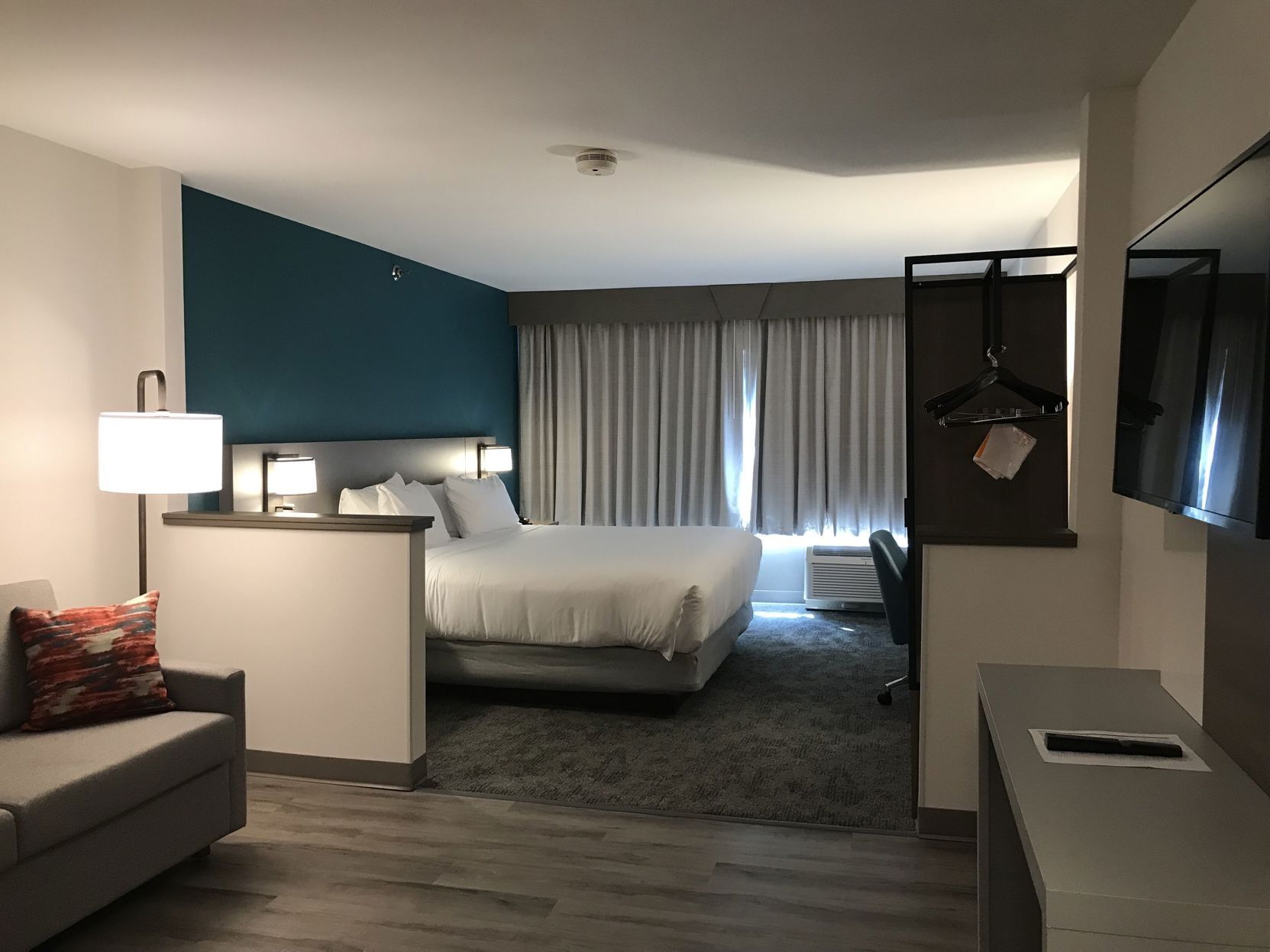 Premium bedding, in-room safe, desk, blackout drapes