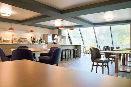 Colazione a buffet inclusa, servita tutte le mattine . Comfort Inn & Suites NW Milwaukee