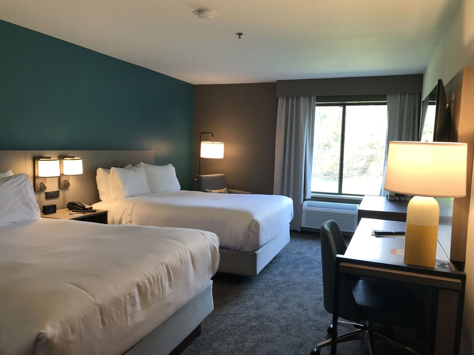 Premium bedding, in-room safe, desk, blackout drapes