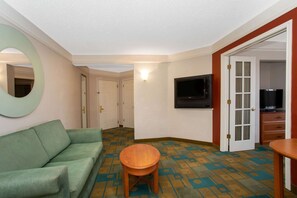Suite, 1 King-Bett, Nichtraucher | Hochwertige Bettwaren, Schreibtisch, Bügeleisen/Bügelbrett