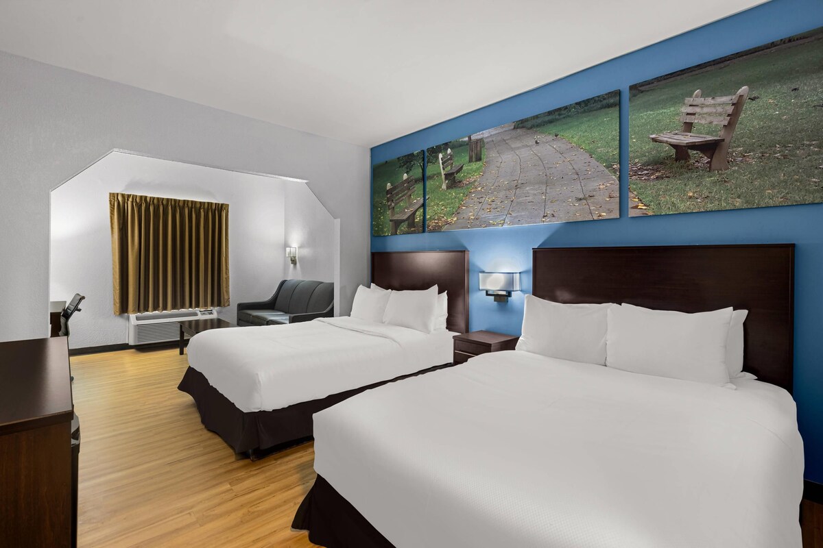 Suite, 2 camas Queen size, para no fumadores | Escritorio, cortinas blackout y tabla de planchar con plancha