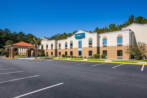 Unclassified image, 3 of 33, button - Clarion Pointe Hinesville near Fort Stewart (Hinesville)