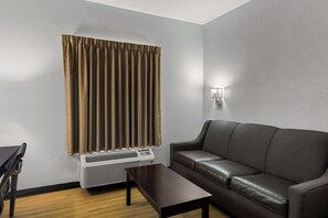 Suite, 2 camas Queen size, para no fumadores | Escritorio, cortinas blackout y tabla de planchar con plancha 