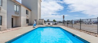 Super 8 by Wyndham Midland