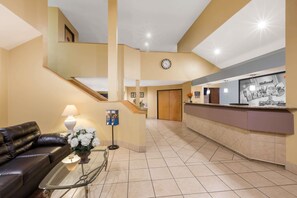Lobby - Super 8 by Wyndham Midland (Midland)