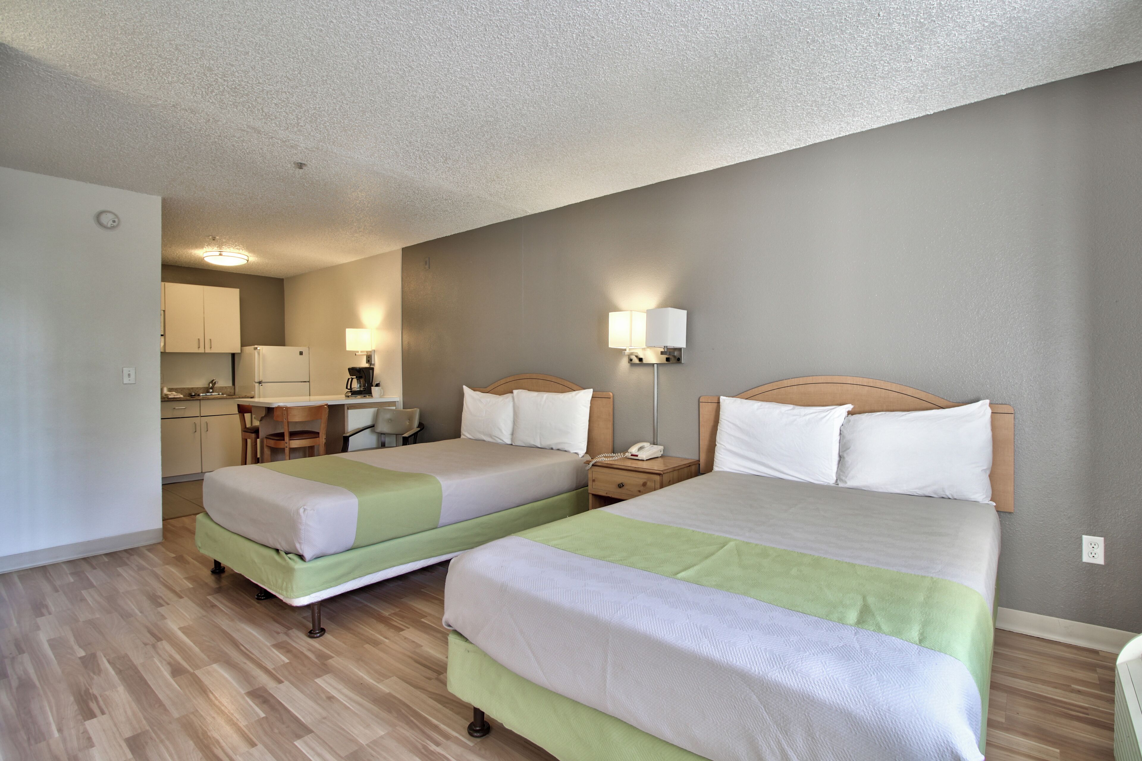 熨斗/熨衫板、免費 Wi-Fi、床單