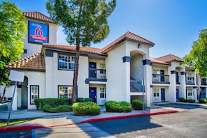 Exterior - Studio 6 Deer Valley (Phoenix)