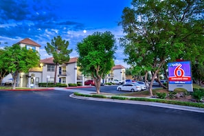 Exterior - Studio 6 Deer Valley (Phoenix)