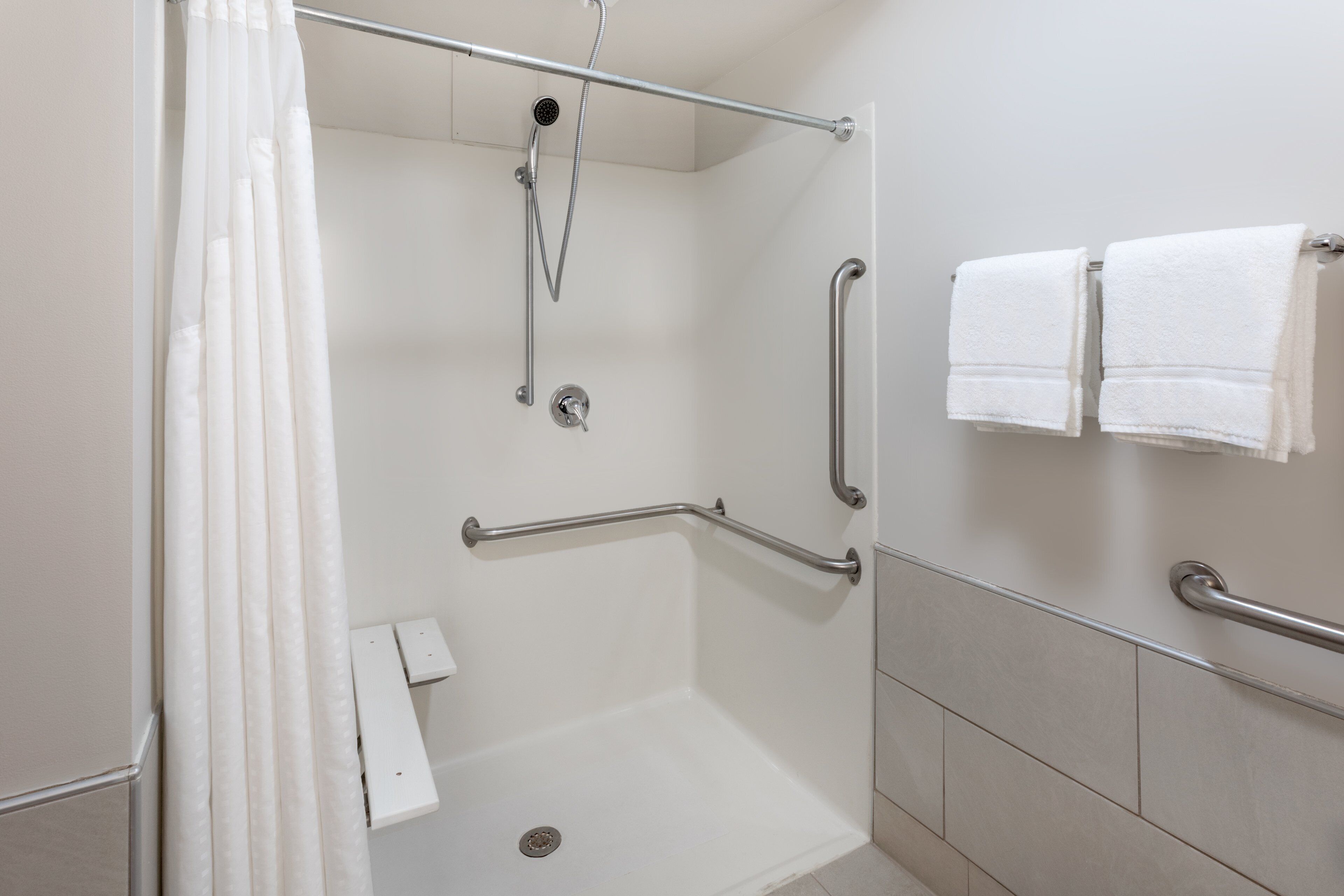 standard room, 2 double beds, roll-in shower (communications, roll-in shower) | bathroom | combined shower/bathtub, free toiletries, hair dryer, towels