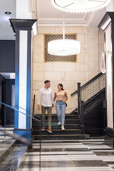 Hotel entrance and lobby at Silversmith Hotel Chicago Downtown