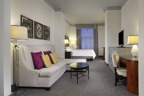 Premium bedding, in-room safe, desk, blackout drapes