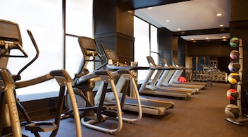 Fitness center at Silversmith Hotel Chicago Downtown