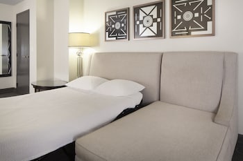 Premium bedding, in-room safe, desk, blackout drapes at Silversmith Hotel Chicago Downtown