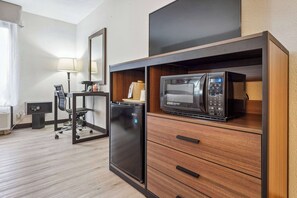 1 bedroom, premium bedding, memory-foam beds, in-room safe