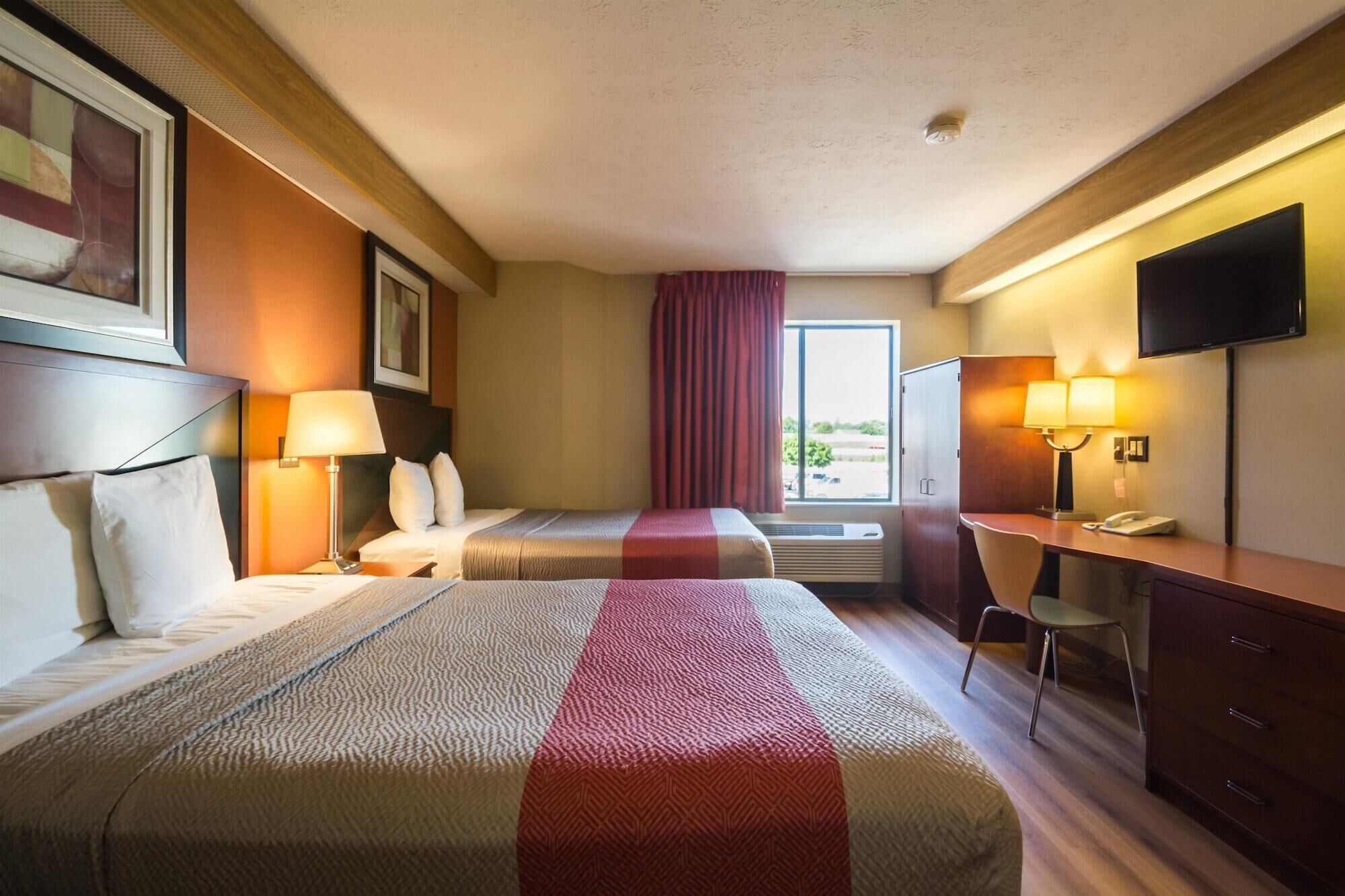 Skrivebord, strygejern/strygebræt, gratis Wi-Fi, sengetøj