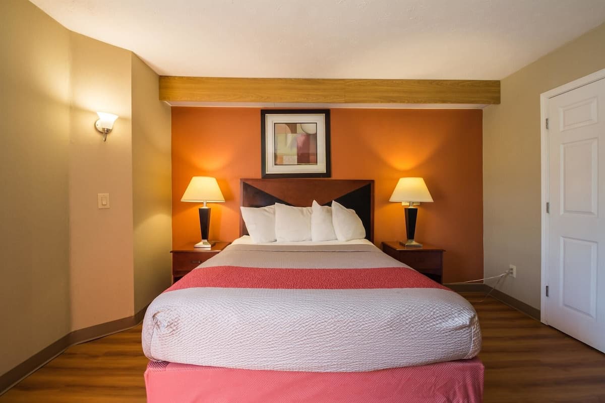 Bureau, fer et planche à repasser, Wi-Fi gratuit, draps fournis