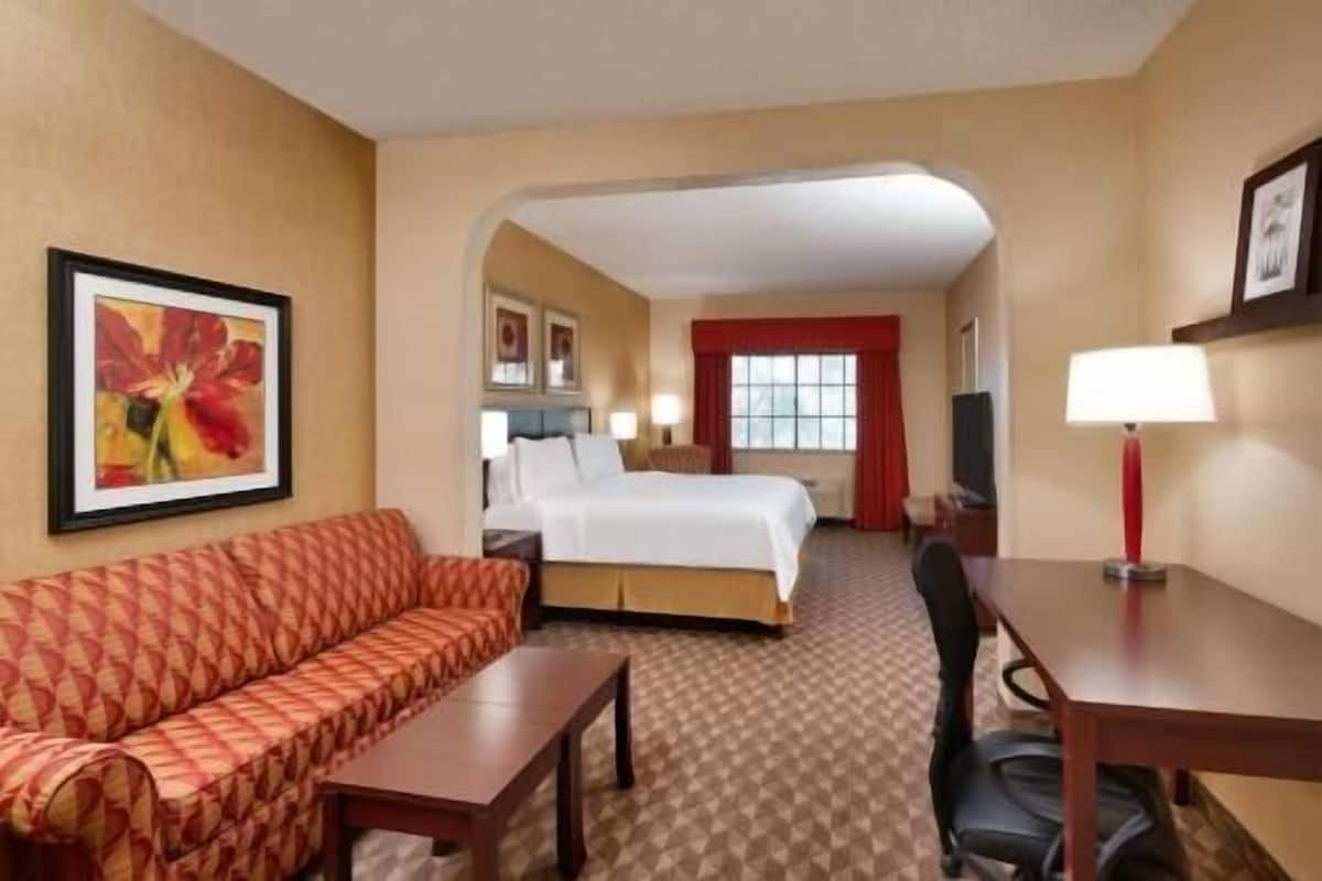 In-room safe, desk, laptop workspace, blackout drapes