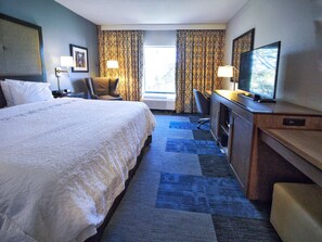 Room, 1 King Bed, Accessible, Bathtub (Hearing) | Premium bedding, in-room safe, desk, blackout drapes