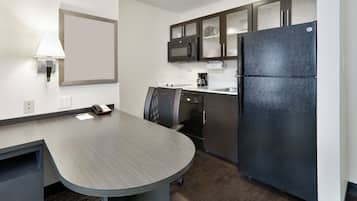 Full-sized fridge, microwave, stovetop, dishwasher