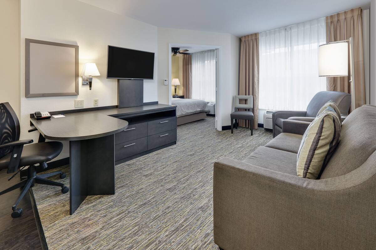 suite, 1 bedroom | in-room safe, desk, blackout curtains, iron/ironing board