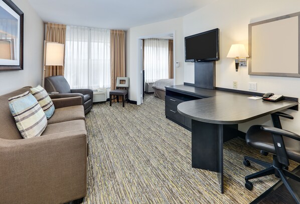 In-room safe, desk, blackout curtains, iron/ironing board - Candlewood Suites Market Center by IHG (Dallas)