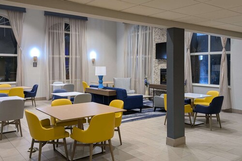 Comfort Inn & Suites Sharonville - Cincinnati North