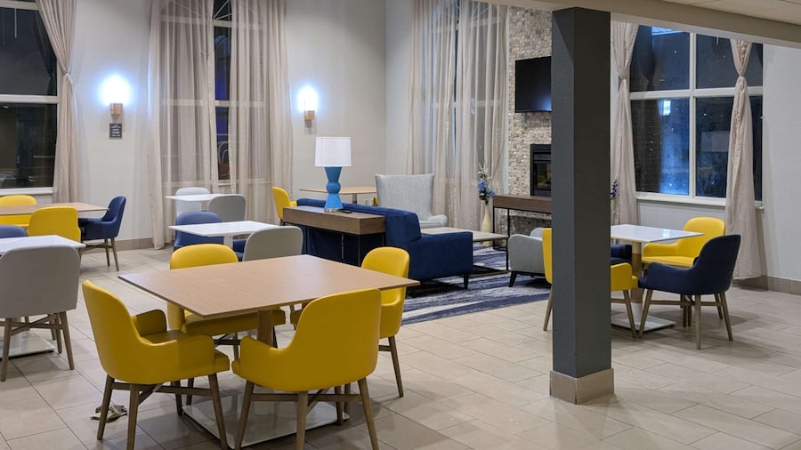 Comfort Inn & Suites Sharonville - Cincinnati North