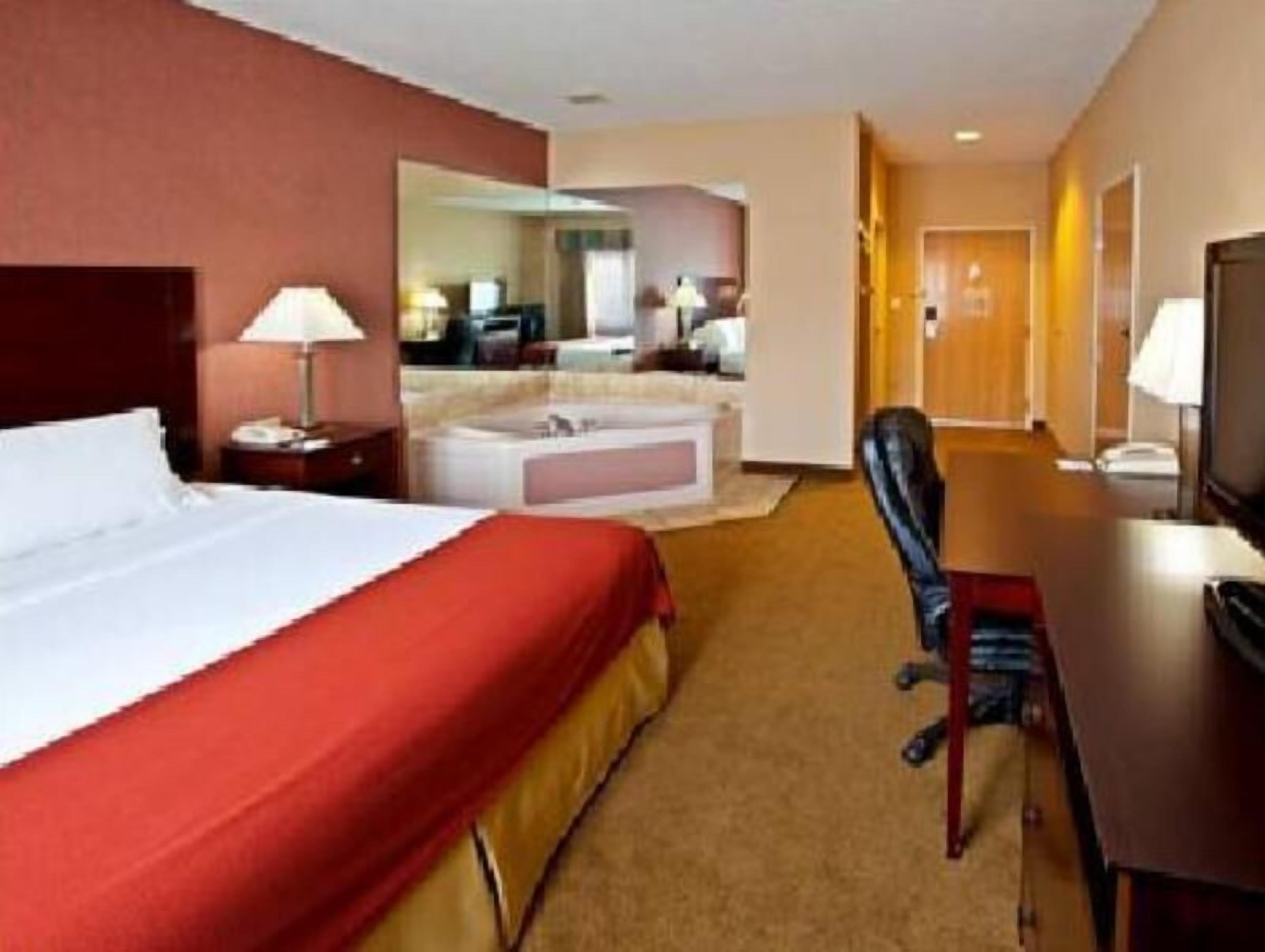 Camas con pillow-top, caja de seguridad en la habitación y escritorio 