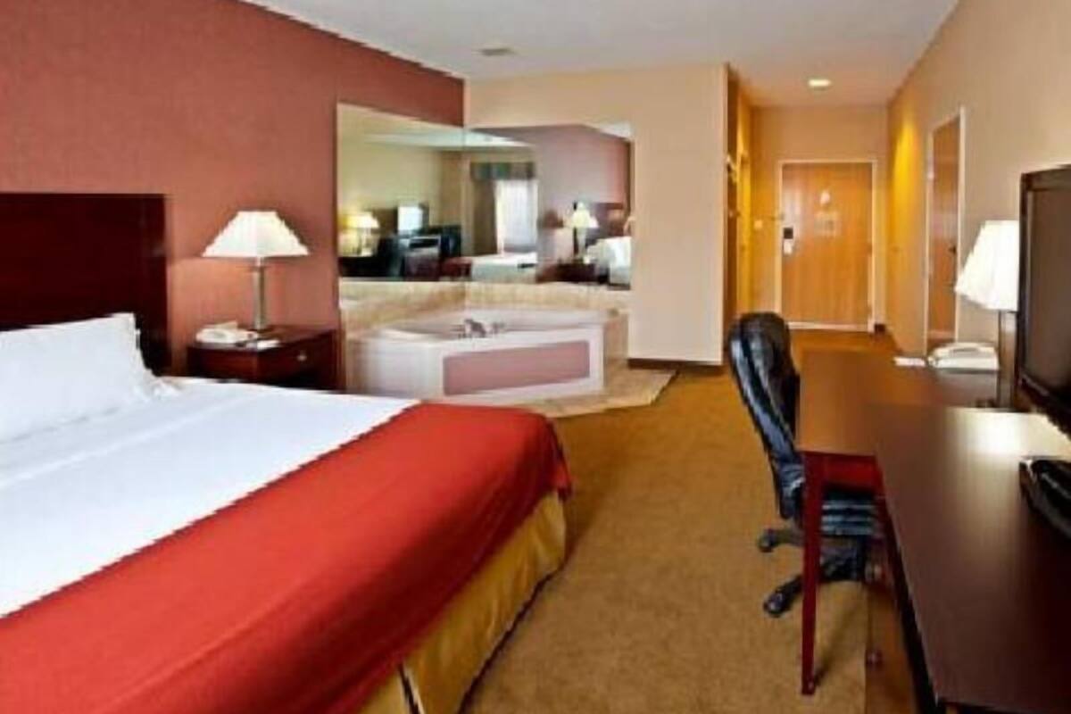 Camas con pillow-top, caja de seguridad en la habitación y escritorio