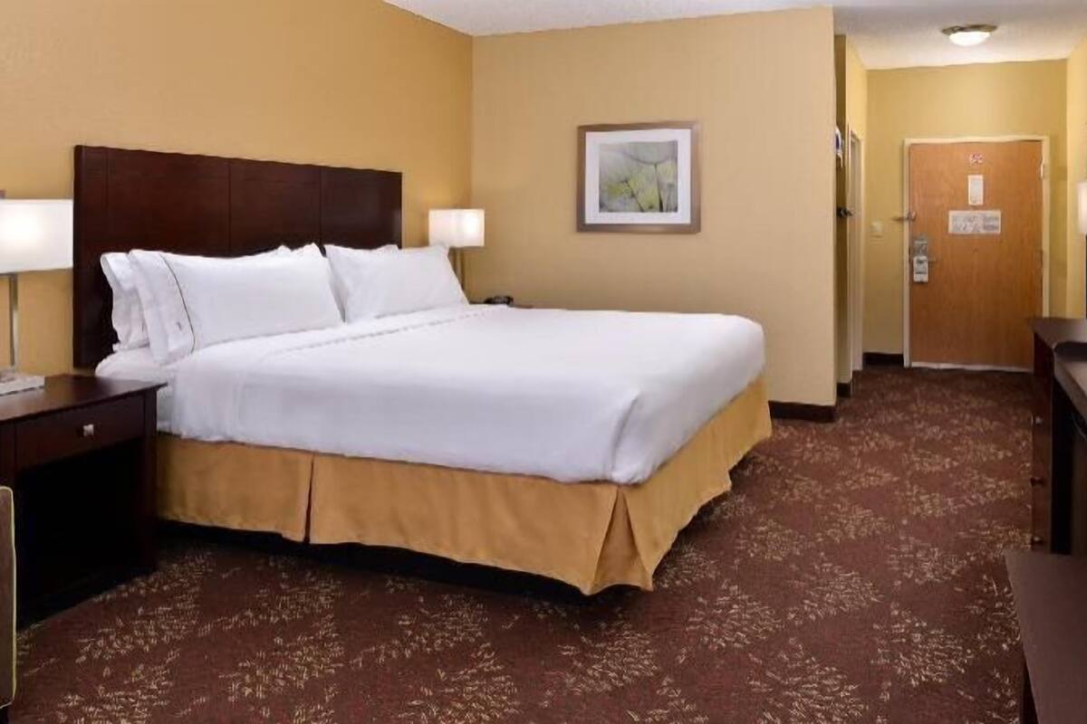 Camas con pillow-top, caja de seguridad en la habitación y escritorio