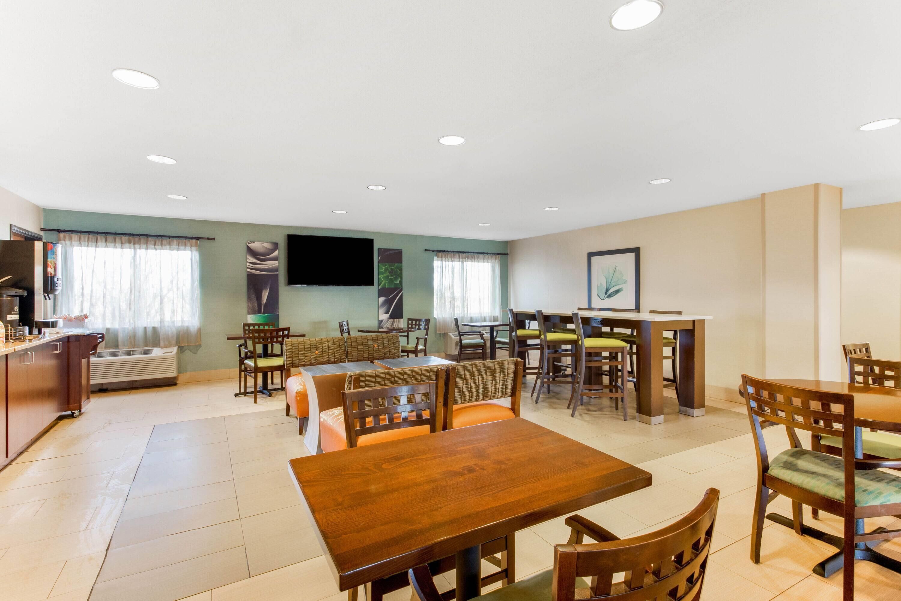 Free daily continental breakfast 