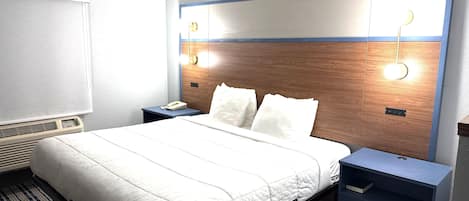 Bureau, fer et planche à repasser, lit de bébé (gratuit)