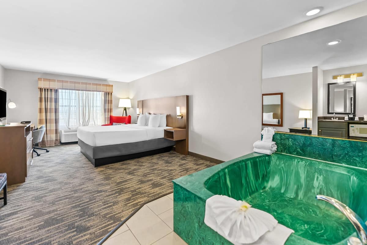 Suite, 1 King Bed, Non Smoking, Jetted Tub | Premium bedding, minibar, in-room safe, desk