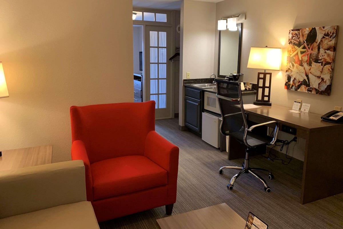 1 bedroom, premium bedding, minibar, in-room safe